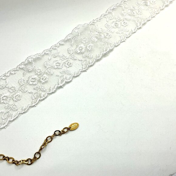 White Floral Lace Choker Necklace With Gold Clasp and Adjustable Chain - Picture 3 of 6